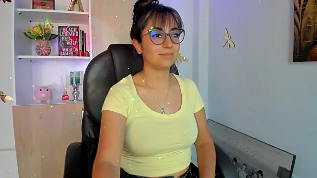 Isabellaa22 1 online show from February 14, 2025, 3:58 pm