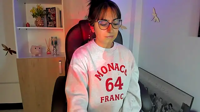 Isabellaa22 1 online show from March 4, 2025, 9:32 pm