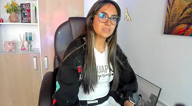 Isabellaa22 1 online show from March 11, 2025, 5:35 pm