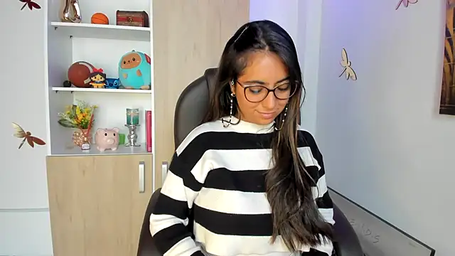 Isabellaa22 1 online show from October 22, 2025, 5:13 pm