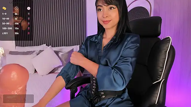 emilyruiz1 online show from February 24, 2025, 3:20 pm