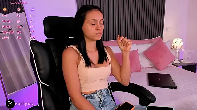 emilyruiz1 online show from March 21, 2025, 9:23 pm