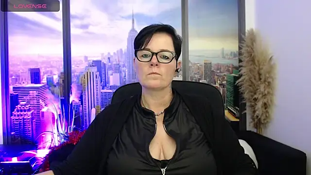 ninarandmann online show from December 8, 2024, 3:45 pm