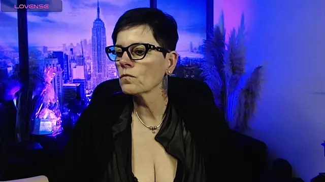 ninarandmann online show from April 21, 2026, 2:23 pm