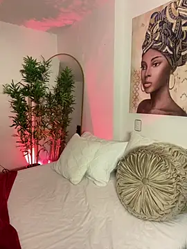  laura 02 online show from December 23, 2024, 9:18 pm