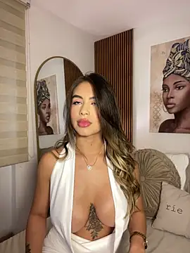  laura 02 online show from October 1, 2025, 6:47 pm