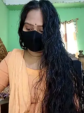 Idhika Paul online show from March 4, 2025, 7:19 am