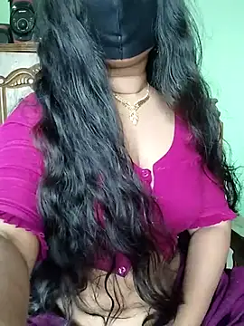 Idhika Paul online show from March 9, 2025, 7:45 am