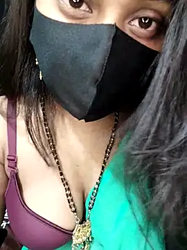 Idhika Paul online show from September 28, 2025, 10:04 pm