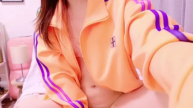 Mii v v online show from March 9, 2025, 3:32 am