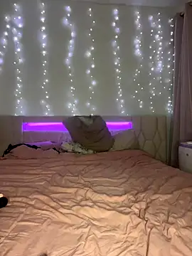 Snapshot of kamila_french chatting on September 16, 2025, 7:59 pm kamila french online show from September 16, 2025, 7:59 pm