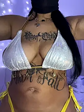 Snapshot of kamila_french chatting on December 3, 2025, 10:08 pm kamila french online show from December 3, 2025, 10:08 pm