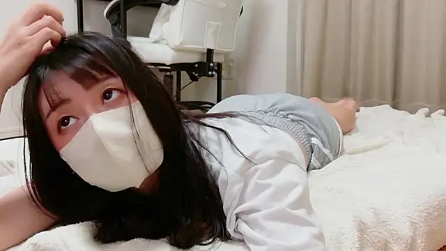 Snapshot of ayu_yu_xo chatting on June 18, 2026, 10:52 am ayu yu xo online show from June 18, 2026, 10:52 am