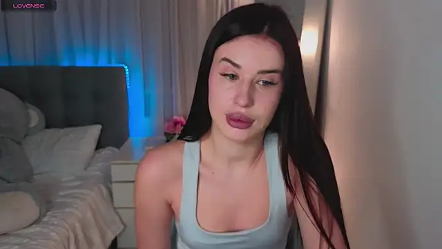 Milkissss online show from April 19, 2026, 7:18 am