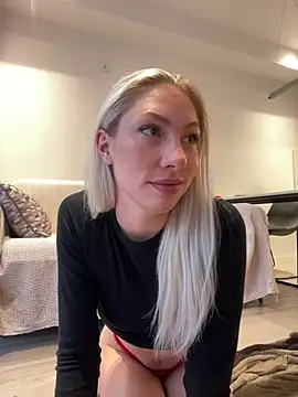 LuisaBecker online show from December 26, 2024, 12:59 pm