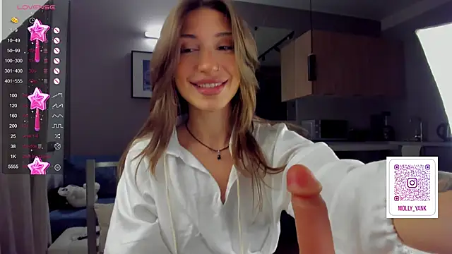 mollyyank online show from December 17, 2024, 2:33 pm