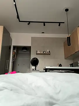 mollyyank online show from October 12, 2025, 8:02 am