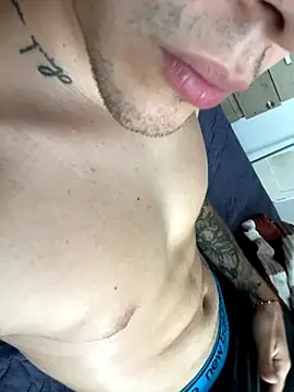 Snapshot of buoh23 chatting on October 27, 2025, 4:33 pm buoh23 online show from October 27, 2025, 4:33 pm