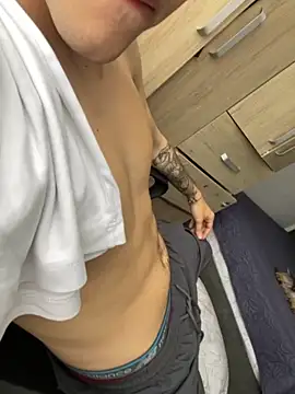 Snapshot of buoh23 chatting on November 25, 2025, 5:02 pm buoh23 online show from November 25, 2025, 5:02 pm