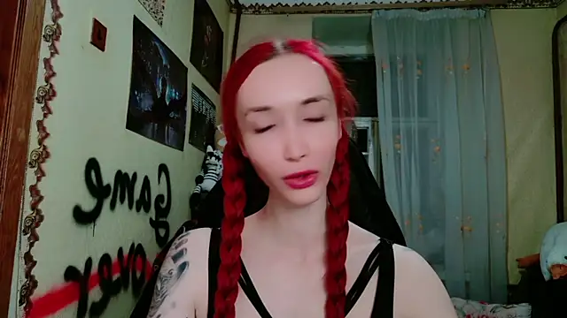 Snapshot of Roxy_Silver chatting on May 6, 2026, 7:52 pm Roxy Silver online show from May 6, 2026, 7:52 pm