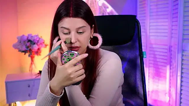 NicoleMun online show from April 8, 2026, 8:31 pm