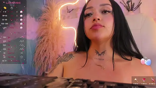 ViolettaHotLatin  online show from February 26, 2025, 11:41 am