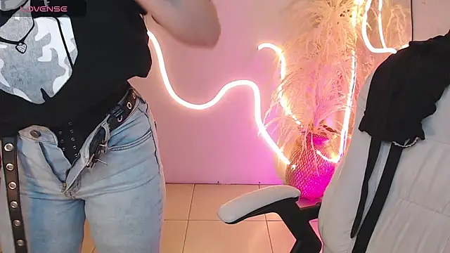 ViolettaHotLatin  online show from September 10, 2025, 12:38 pm