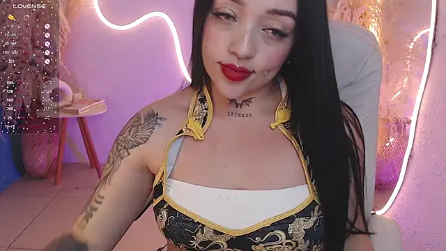 ViolettaHotLatin  online show from November 24, 2025, 12:38 pm