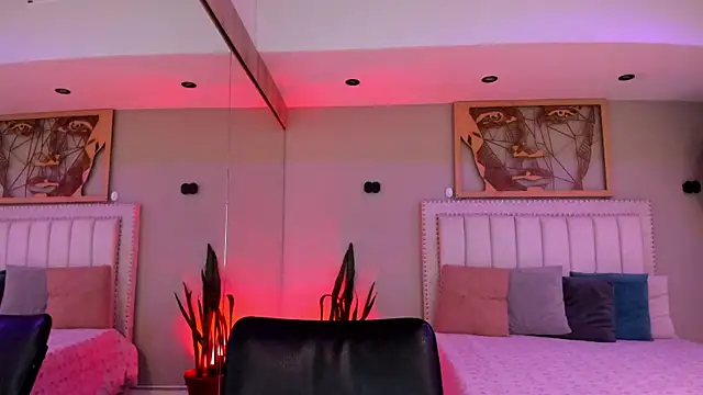  AlejaCruz  online show from December 21, 2025, 12:12 pm