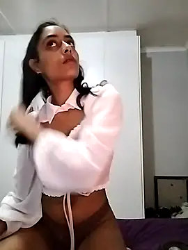 cleopatra-phaedra online show from March 6, 2025, 8:27 pm