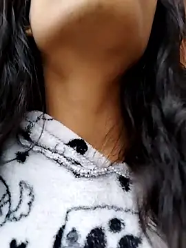 cleopatra-phaedra online show from September 28, 2025, 2:33 pm