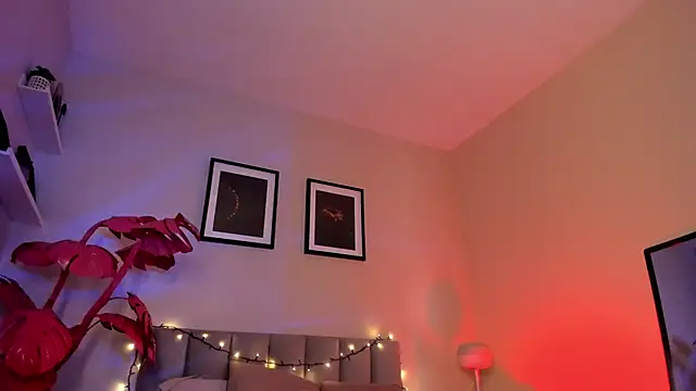 Violetta Nur online show from February 25, 2026, 9:24 pm