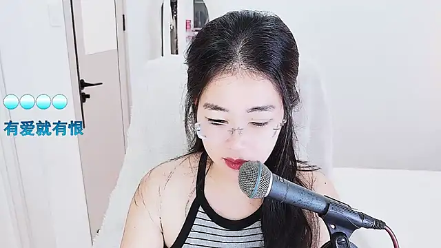Snapshot of Floor_oo chatting on May 12, 2026, 4:53 am Floor oo online show from May 12, 2026, 4:53 am