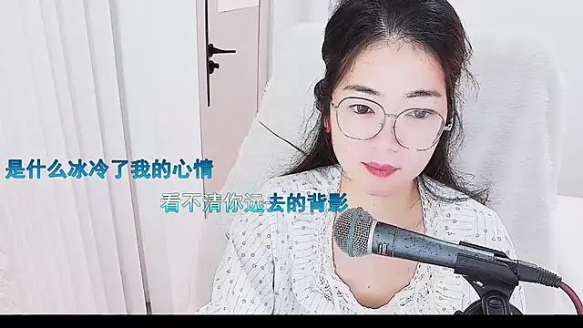 Snapshot of Floor_oo chatting on June 10, 2026, 7:24 pm Floor oo online show from June 10, 2026, 7:24 pm