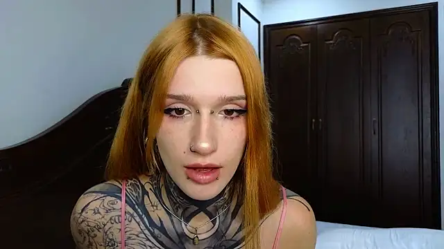 Snapshot of SophieInkk chatting on May 15, 2026, 3:35 am SophieInkk online show from May 15, 2026, 3:35 am