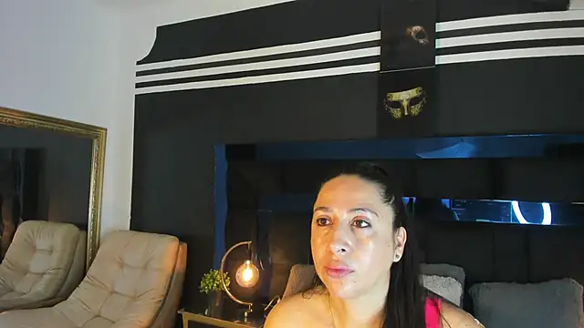 MayraVegas online show from December 20, 2024, 1:00 pm