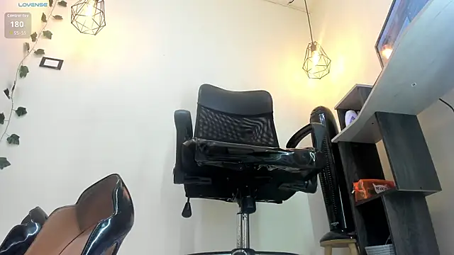 victoria Christie online show from November 27, 2025, 10:17 am