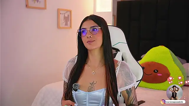 Marianamonroe  online show from April 2, 2026, 7:11 pm