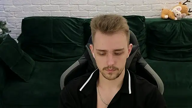 Larstar01 online show from December 4, 2024, 1:14 am