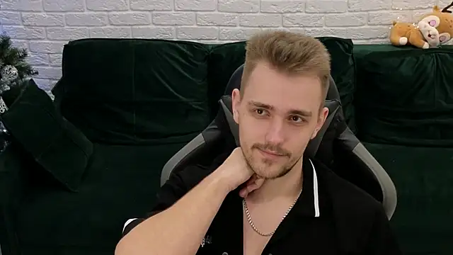 Larstar01 online show from December 4, 2024, 4:21 am