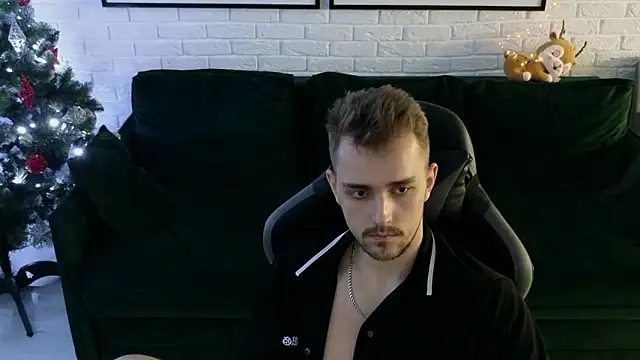 Larstar01 online show from December 6, 2024, 4:36 am