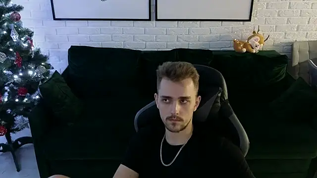 Larstar01 online show from December 8, 2024, 4:25 am