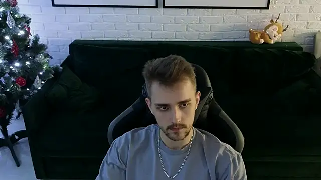 Larstar01 online show from December 12, 2024, 2:26 am