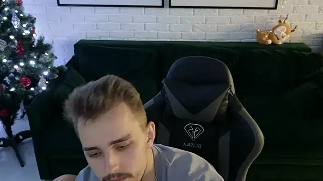 Larstar01 online show from December 12, 2024, 5:31 am