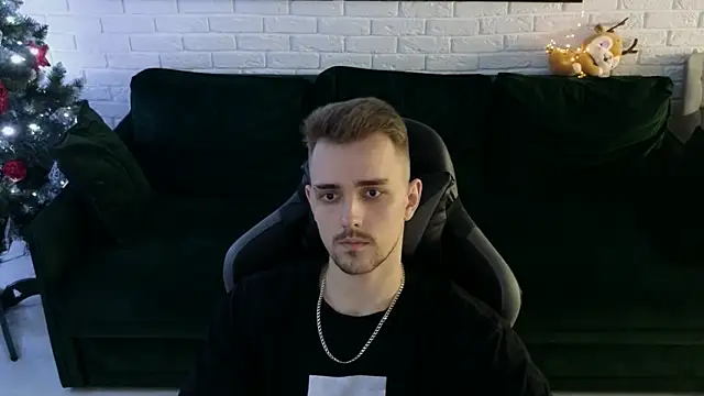 Larstar01 online show from December 18, 2024, 1:37 am