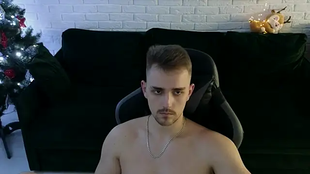 Larstar01 online show from December 18, 2024, 4:42 am