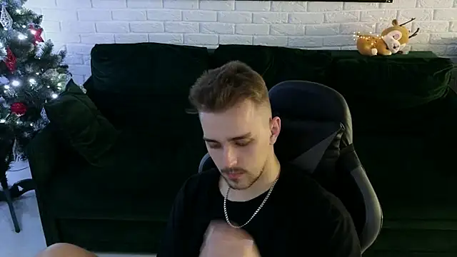 Larstar01 online show from December 19, 2024, 5:40 am