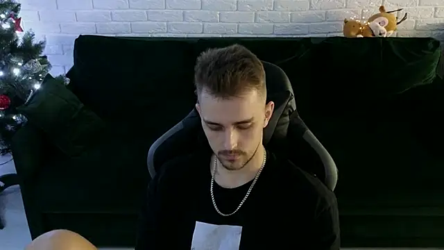 Larstar01 online show from December 20, 2024, 4:42 am