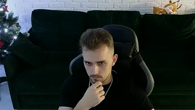 Larstar01 online show from December 21, 2024, 1:26 am