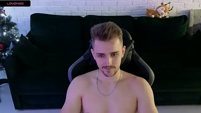 Larstar01 online show from December 28, 2024, 5:44 am